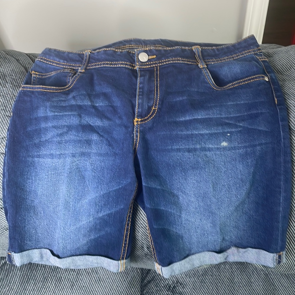 Total girl 18.5 plus shorts 77% cotton, 21% polyester 2% spandex